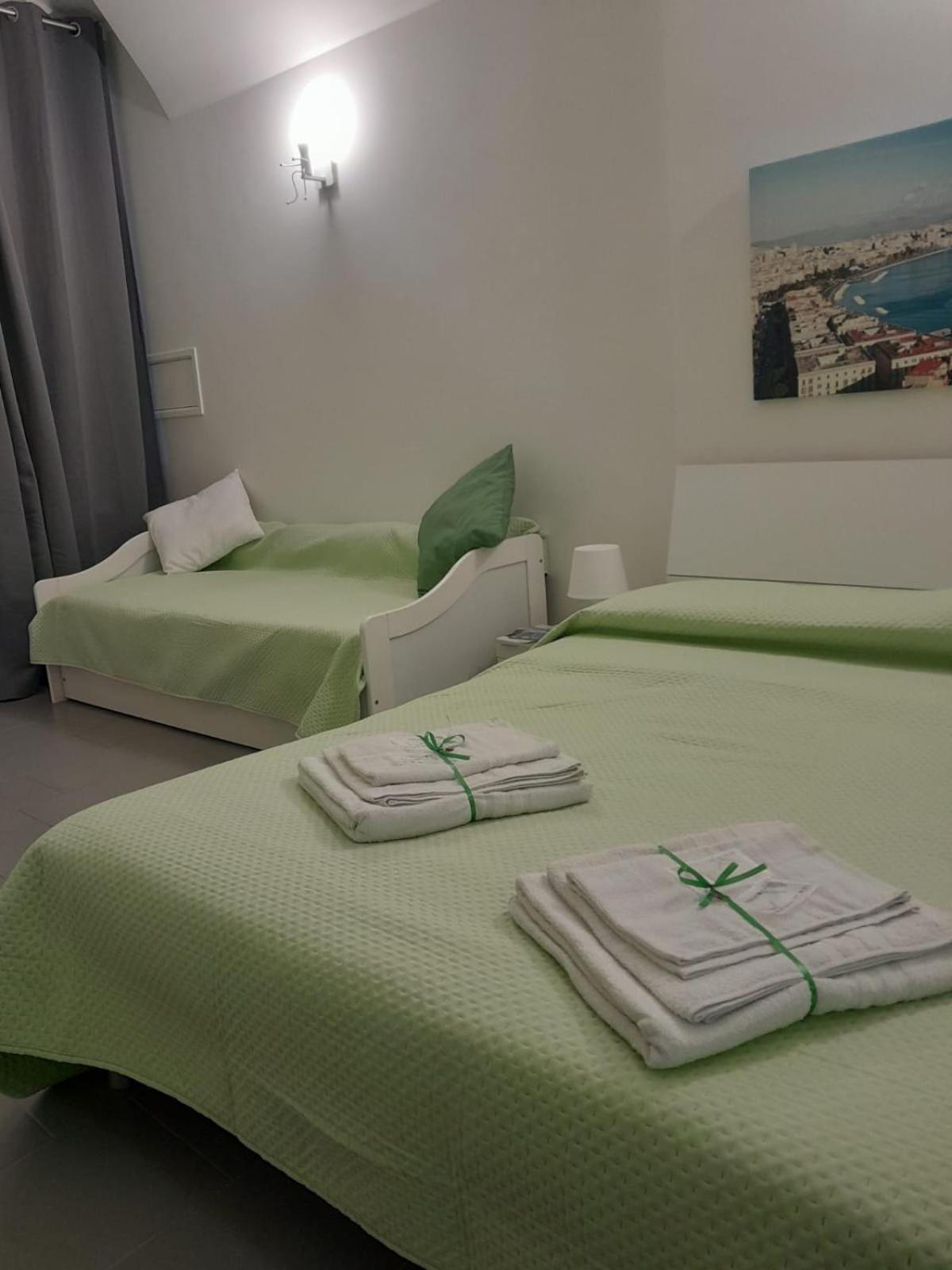 Monteoliveto 5 Bed and Breakfast Νάπολη Εξωτερικό φωτογραφία