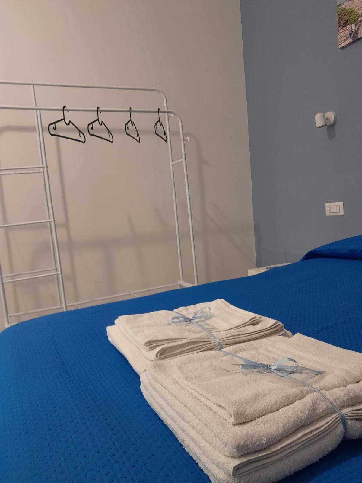 Monteoliveto 5 Bed and Breakfast Νάπολη Εξωτερικό φωτογραφία
